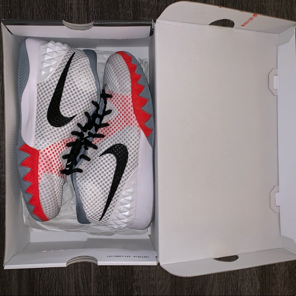 Nike Kyrie 1 White Red Black New!